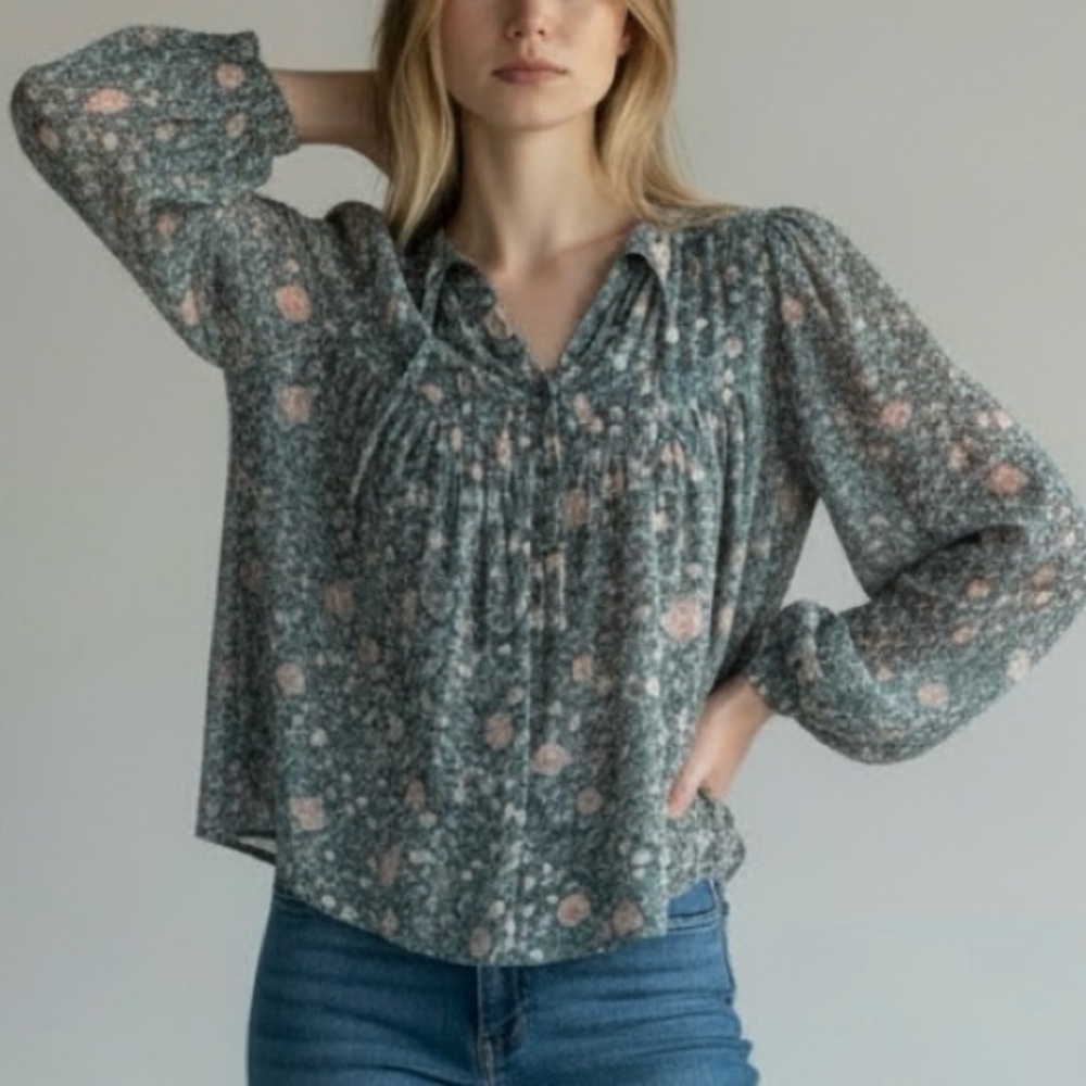 Susina‎ By Anthropologie  Green Floral Peasant Pin Tuck Style blouse sz S